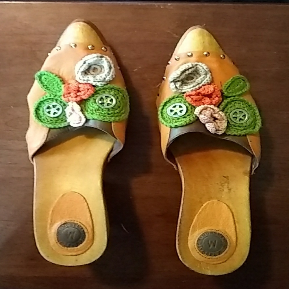 Wood clogs mules